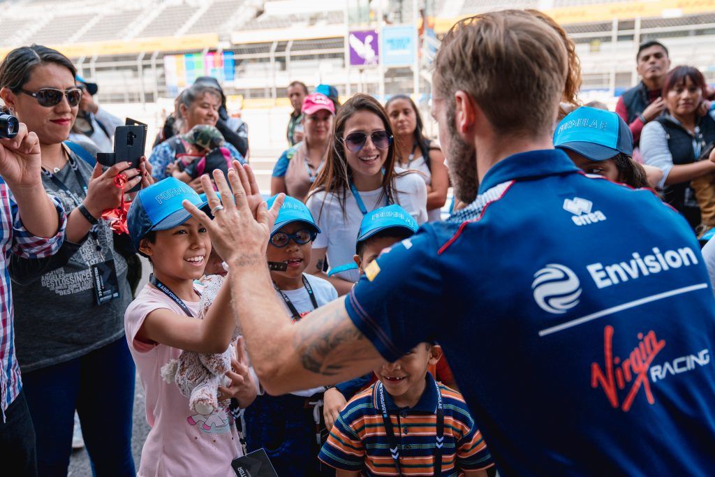 Greeting Formula e fans